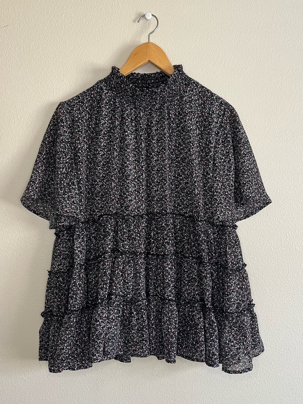 Women’s orange creek Black Floral Ruffle Tiered Blouse, size M